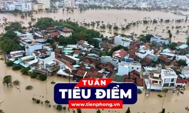 TIÊU ĐIỂM: Miền Trung - Tây Nguyên chìm trong lũ lụt chưa từng có