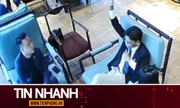 TIN NHANH: Khách hành hung nhân viên quán cà phê: 'Tổng tài' không trực tiếp ra tay có phải chịu trách nhiệm?