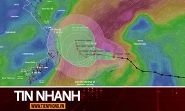 TIN NHANH: Bão số 15 diễn biến rất khó lường, cơ quan khí tượng đưa ra 2 kịch bản