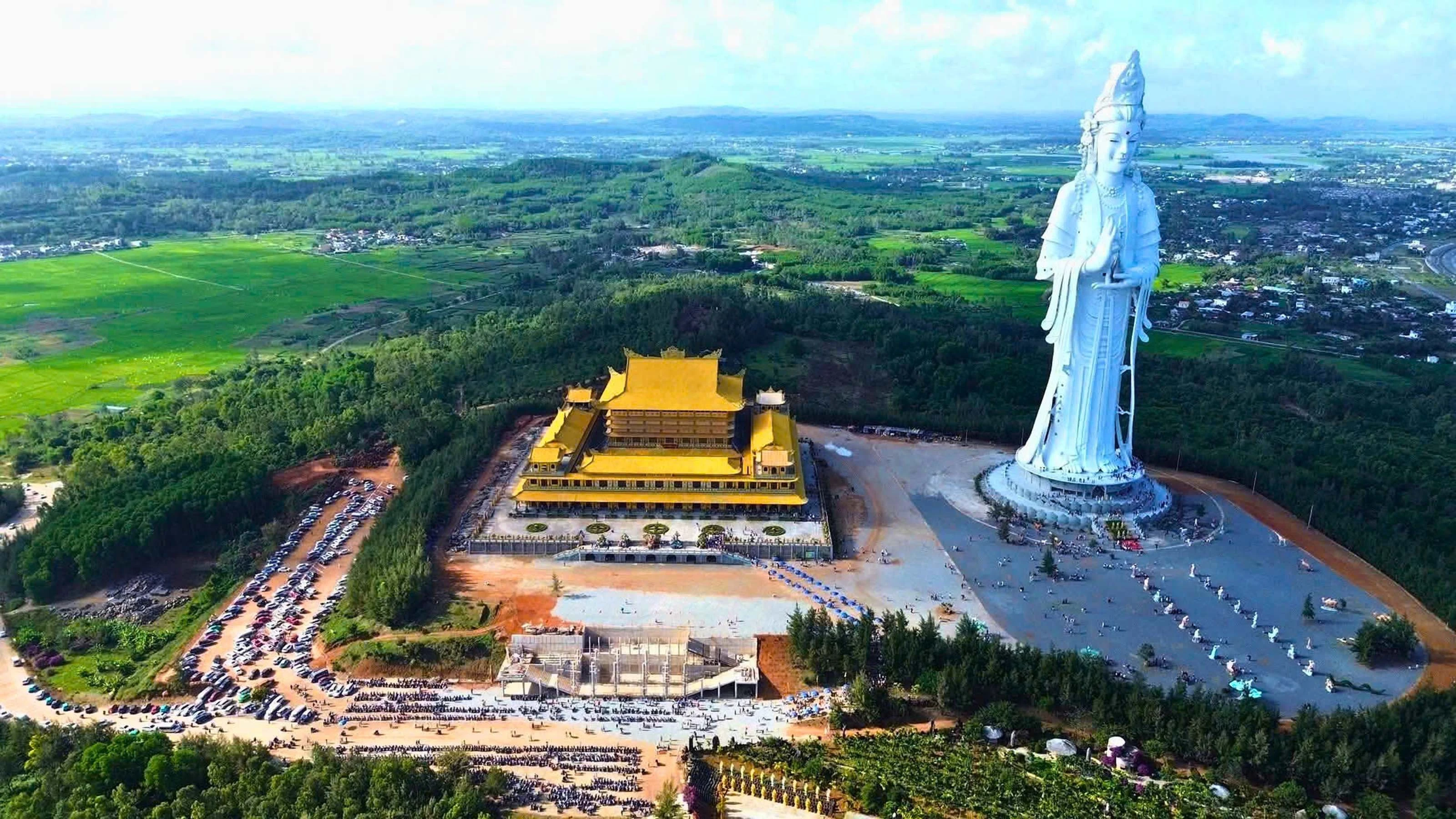 Chùa Minh Đức trên đỉnh Thiên Mã thu hút hàng nghìn người du xuân đầu năm Bính Ngọ 2026