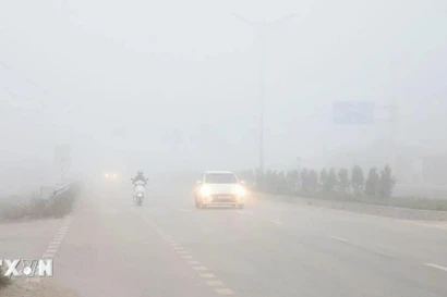 Xuất hiện sương mù dày đặc, phủ trắng tại An Giang ngày 7/3