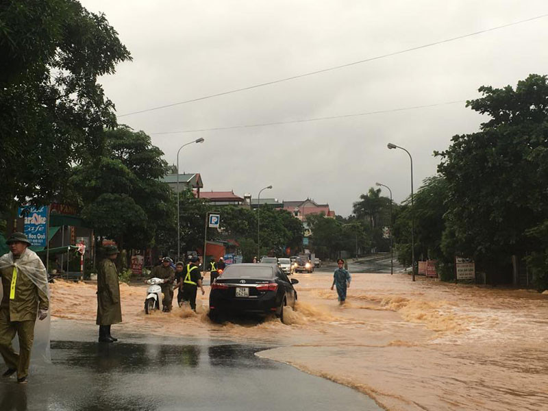 Mưa lũ dồn dập ở phía Bắc, 32 người chết, mất tích