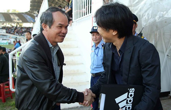 Bầu Đức (trái) và HAGL được yêu mến vì là một phần của bóng đá Việt Nam.