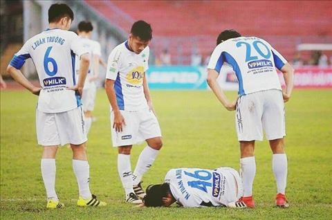 Chấn thương ở V-League khiến Tuấn Anh lỡ cơ hội tập trung cùng đội tuyển Việt Nam. 