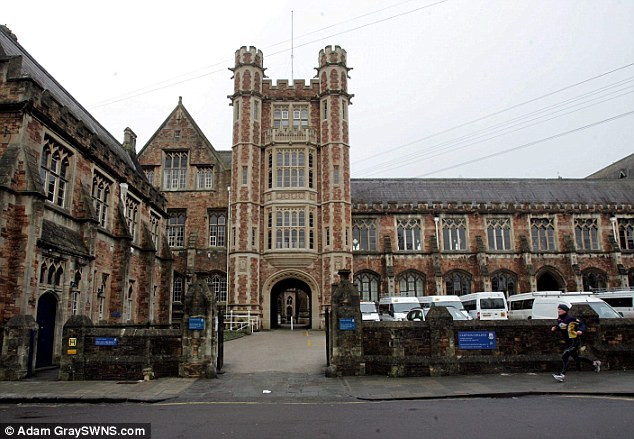 Giáo viên bị phạt gần 4 năm tù vì quay lén 'khiêu dâm' học sinh