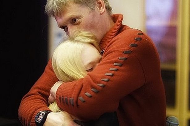 Ông Dmitry Peskov bị phát hiện đeo đồng hồ có giá gấp 4 lần thu nhập hằng năm - Ảnh: Mirror