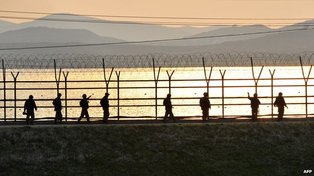 Con sông ngăn cách Triều Tiên và Hàn Quốc