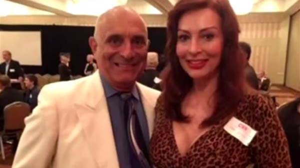  Lynne Russell và chồng là Chuck de Caro đều là cựu nhà báo của hãng tin CNN