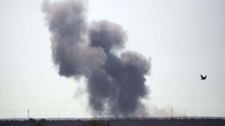 Khói bốc lên mịt mù ở bắc Sinai