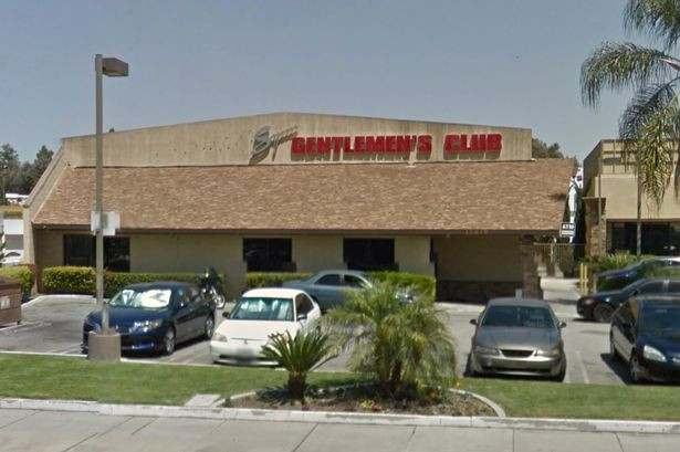 Ông bố trẻ Auwin Dargin bỏ mặc con mới 9 tháng trong xe để đi xem múa thoát y ở câu lạc bộ Synn Gentleman