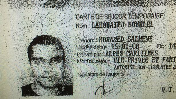 Chứng minh thư của Mohamed Lahouaiej Bouhlel được tìm thấy tại hiện trường vụ tấn công