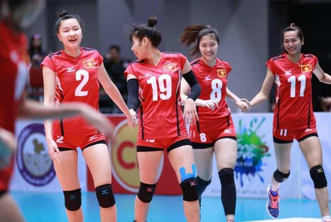Bóng chuyền nữ được mệnh danh là môn thể thao nữ hoàng với các cô gái "chân dài" luôn hấp dẫn người xem. 