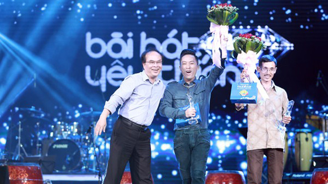 Tùng Dương 'đốn tim' khán giả với 'Nơi đảo xa'