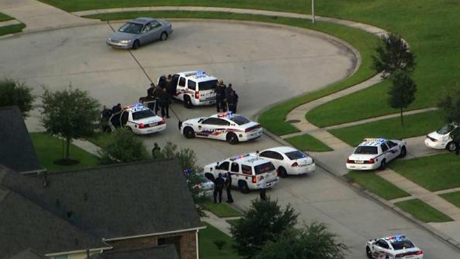 Xả súng thảm sát trong gia đình, 6 người chết