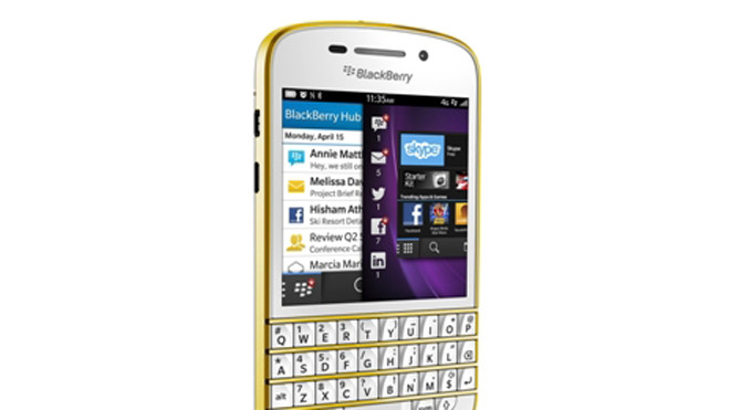 BlackBerry Q10 Vàng bán ở Việt Nam giá bao nhiêu?