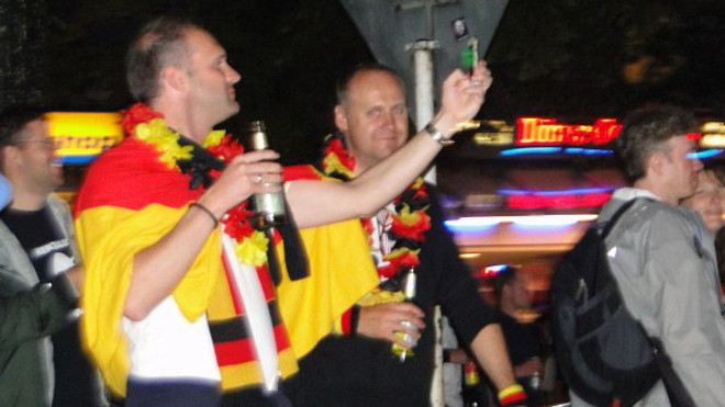 [ĐẶC BIỆT] Cận cảnh người Đức ăn mừng chiến thắng