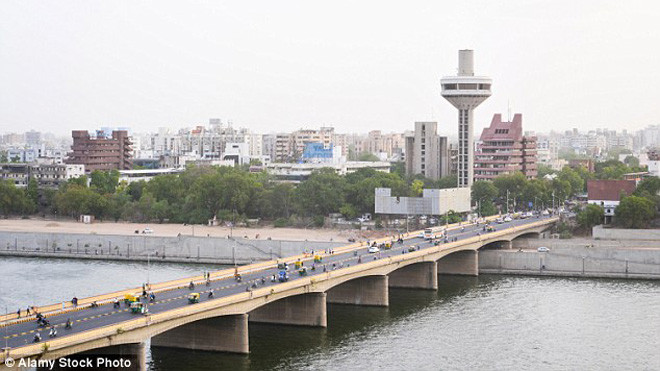 Vụ việc xảy ra ở Ahmedabad, Ấn Độ.