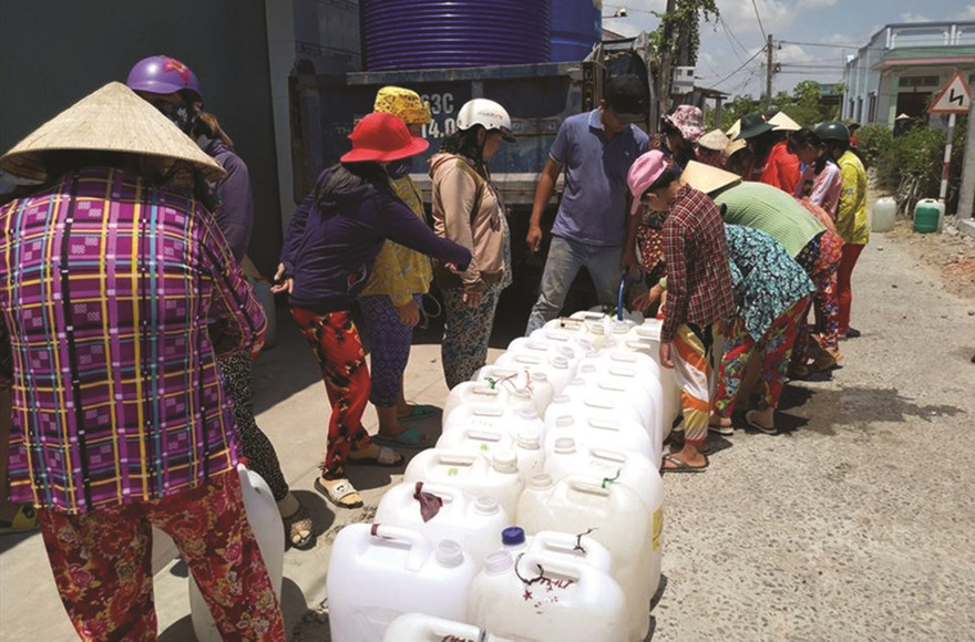 Thủ tướng yêu cầu cần ưu tiên nguồn nước để cấp nước sinh hoạt cho người dân, chăn nuôi gia súc và tưới cho cây trồng có giá trị kinh tế cao; quán triệt phương châm không để hộ dân nào thiếu nước sinh hoạt.