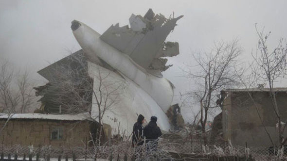 Hiện trường vụ máy bay lao xuống khu dân cư.