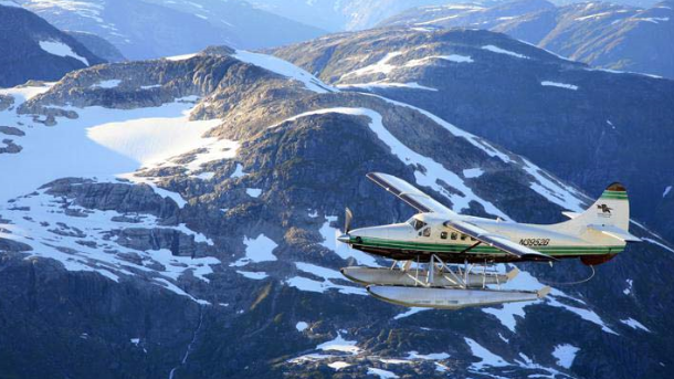 Một máy bay nhỏ chở 9 người bị rơi ở Mỹ