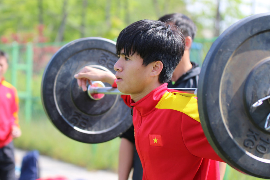 Tiền vệ Phan Thanh Hậu.