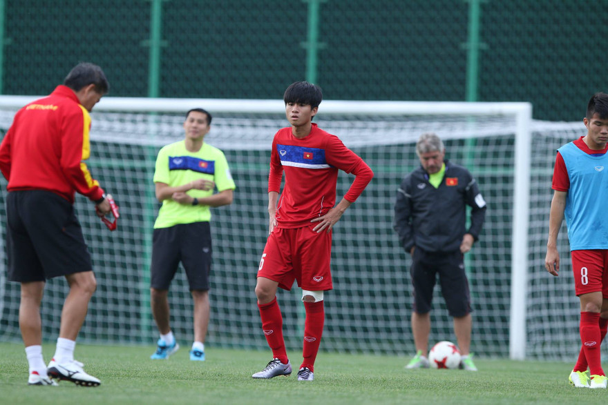 Tiền vệ Phan Thanh Hậu (HAGL) ở buổi tập chiều 23/5 của U20 Việt Nam.