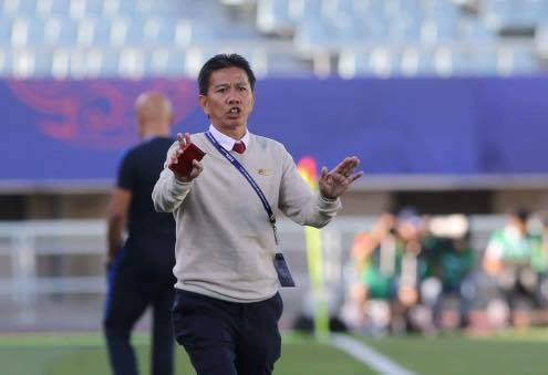 HLV Hoàng Anh Tuấn không hài lòng công tác trọng tài ở trận đấu của Việt Nam với Pháp.