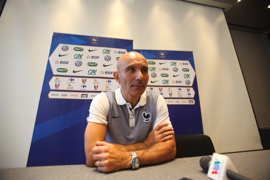 HLV U20 Pháp Ludovic Batelli.