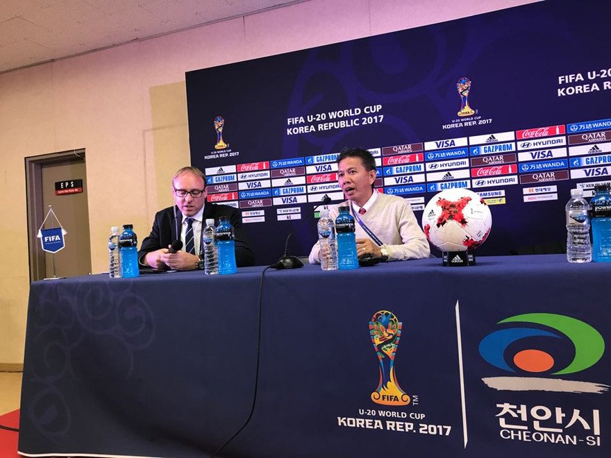 HLV Hoàng Anh Tuấn ở cuộc họp báo sau trận đấu với U20 New Zealand.