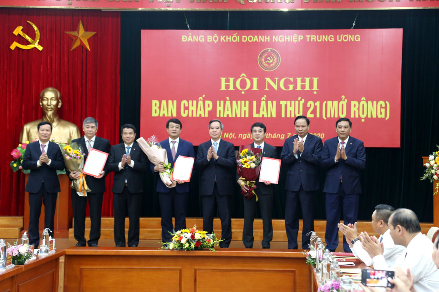 Hội nghị đã công bố các quyết định của Ban Bí thư chuẩn y chức vụ Ủy viên Ban Thường vụ Đảng bộ Khối Doanh nghiệp Trung ương nhiệm kỳ 2015 - 2020; Quyết định chỉ định Ủy viên Ban Chấp hành Đảng bộ Khối Doanh nghiệp Trung ương nhiệm kỳ 2015 - 2020