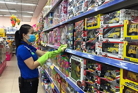 Bộ Công Thương kiến nghị Chính phủ bổ sung ưu tiên tiêm vắc xin cho người bán hàng tại siêu thị, chợ truyền thống, trung tâm thương mại