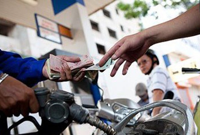 Giá xăng đã về mức dưới 18.000 đồng/lít sau 15 ngày tăng giá