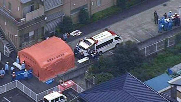 Cảnh sát và cứu hộ tại hiện trường. 