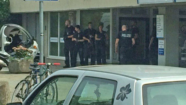 Cảnh sát tại hiện trường vụ nổ súng