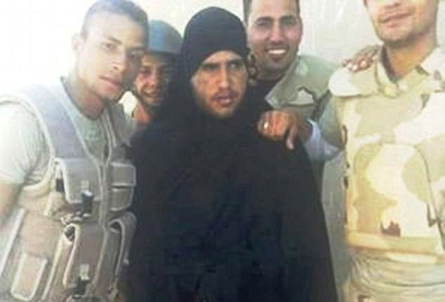 Phiến quân IS bị quân đội Ai Cập bắt giữ. 