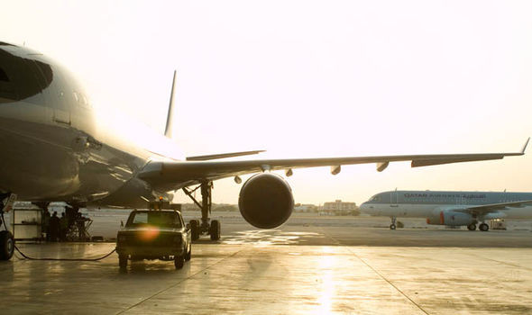 Máy bay hạ cánh khẩn vì hành khách đột ngột hôn mê