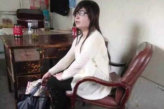 Chàng trai giả gái đột nhập vào ký túc xá nữ nhưng không thành công. 