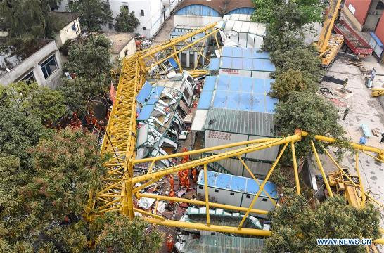 Lực lượng cứu hộ có mặt tại hiện trường. Ảnh: Tân Hoa Xã