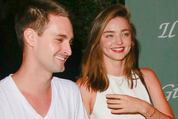 Miranda Kerr rạng rỡ bên bạn trai kém tuổi. Ảnh: Celebuzz