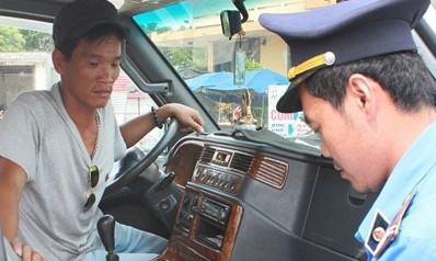 Chụp giật bán hộp đen ô tô 