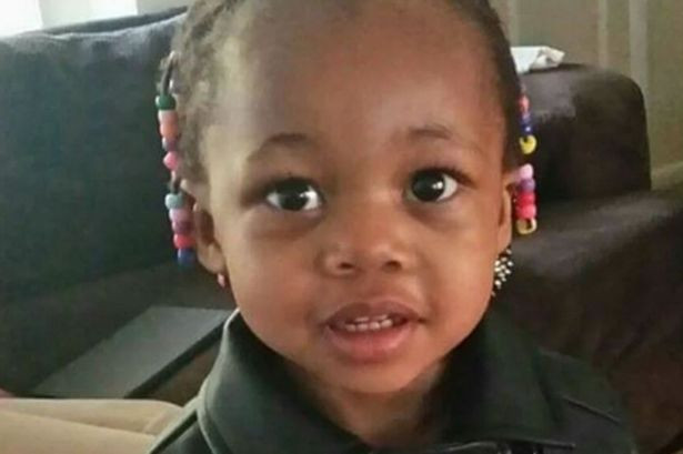 Bé Dalis Cox tử vong do bị súng bắn vào ngực