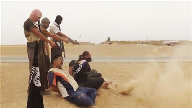 IS hành quyết các nạn nhân tại một địa điểm không rõ ở tỉnh Nineveh. Ảnh: Press TV