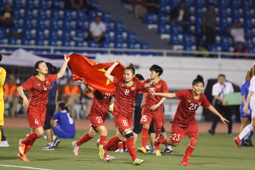 Đội tuyển nữ đã giành chiến thắng đầy quả cảm trước Thái Lan để giành HCV SEA Games 30.