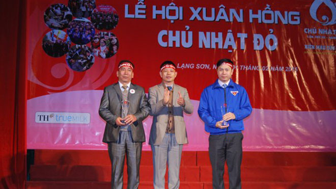 Sôi nổi 'Chủ nhật đỏ' ở biên giới Lạng Sơn.