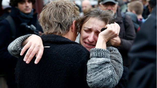 Đau thương bao phủ Pháp