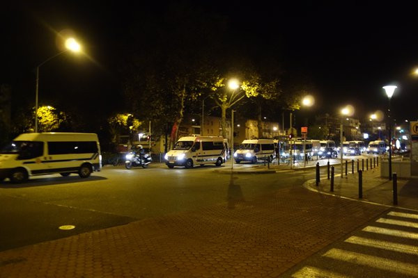 Xe cảnh sát Pháp trong chiến dịch đột kích khủng bố ở Toulouse