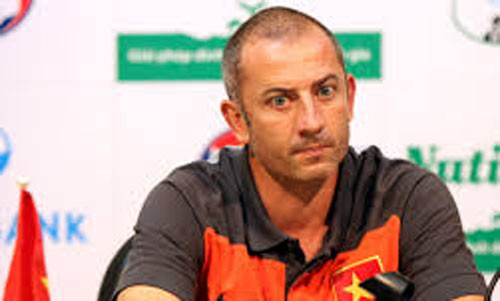 Nhiều ý kiến đánh giá HLV Graechen chỉ có thể đào tạo, không thể cầm quân