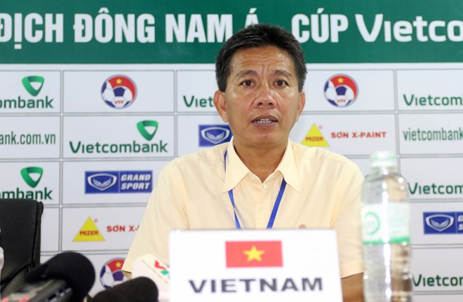 HLV Hoàng Anh Tuấn chưa hài lòng với màn trình diễn của các học trò.