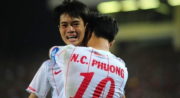 Công Phượng (số 10) và đồng đội Văn Toàn ở HA.GL.