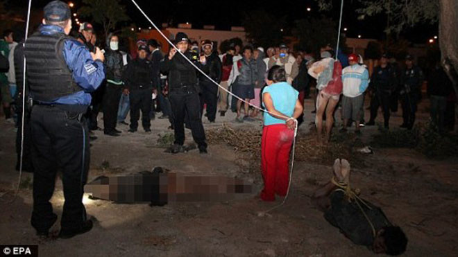 Cảnh sát có mặt tại hiện trường (Ảnh: Dailymail)